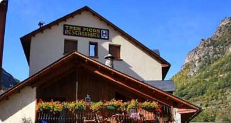 Tres Picos Hotel Eriste Exterior photo